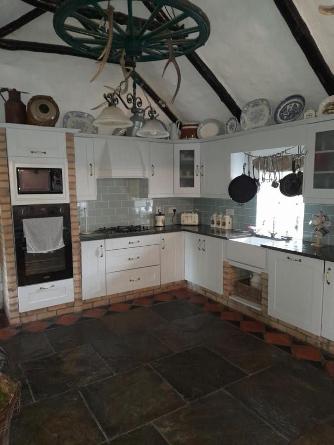 Clarisses Cottage Laragh Eksteriør billede