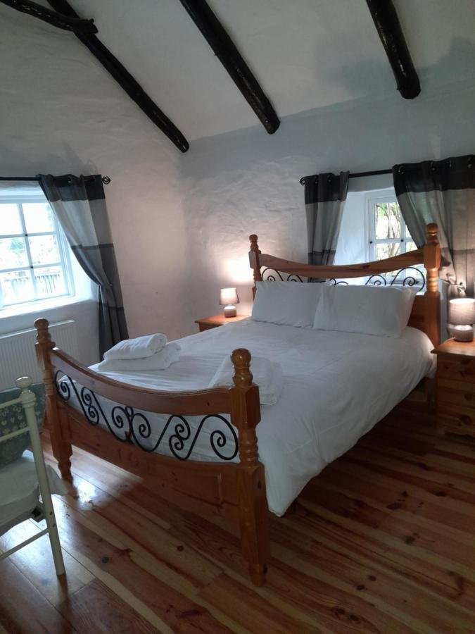 Clarisses Cottage Laragh Eksteriør billede