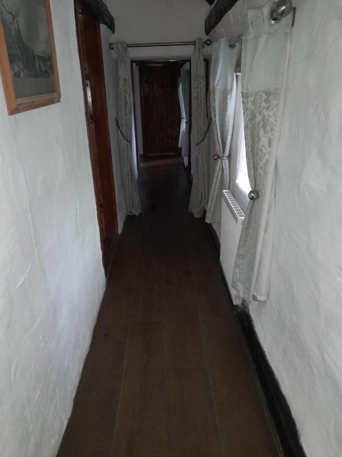 Clarisses Cottage Laragh Eksteriør billede