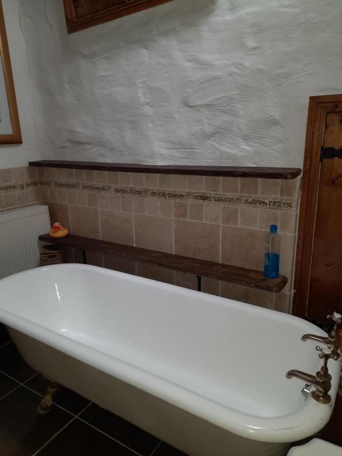 Clarisses Cottage Laragh Eksteriør billede
