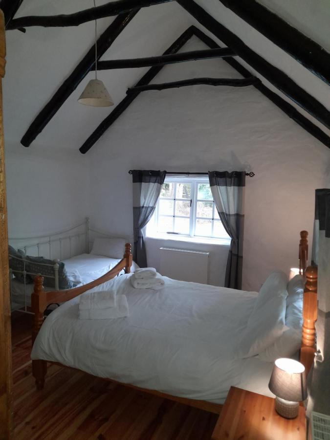 Clarisses Cottage Laragh Eksteriør billede