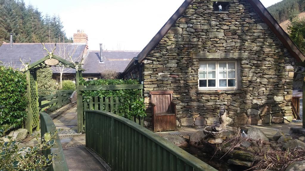 Clarisses Cottage Laragh Eksteriør billede